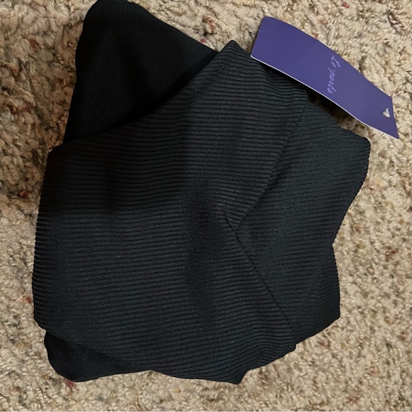 NWT JoyLab Women’s Seamless Crop Short Sleeve Shirt Size XS Flexible Knit Black - Picture 12 of 13